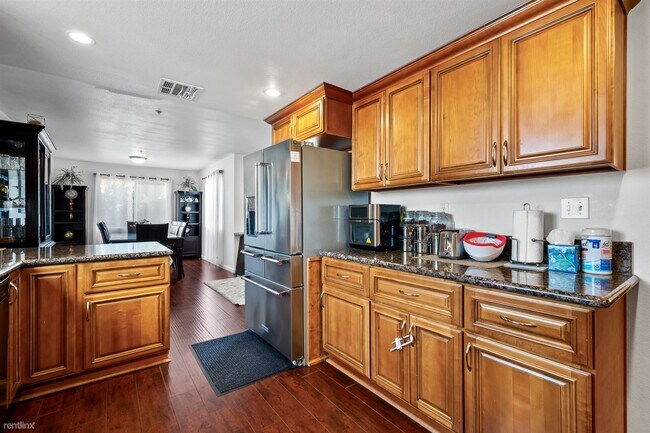 Building Photo - 3 br, 2.5 bath Townhome - 1613 West 224th ...