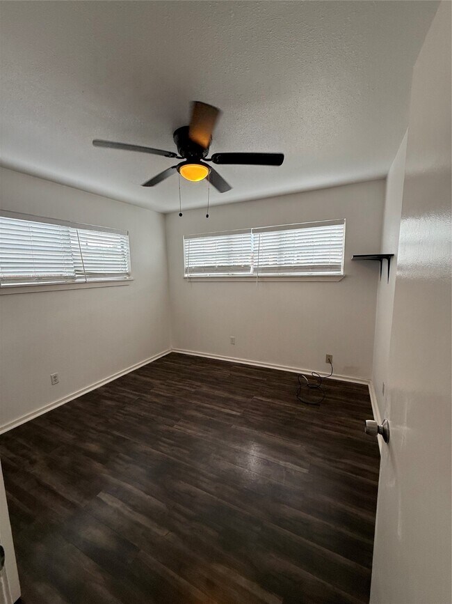 Foto del edificio - 5010 Ennis St