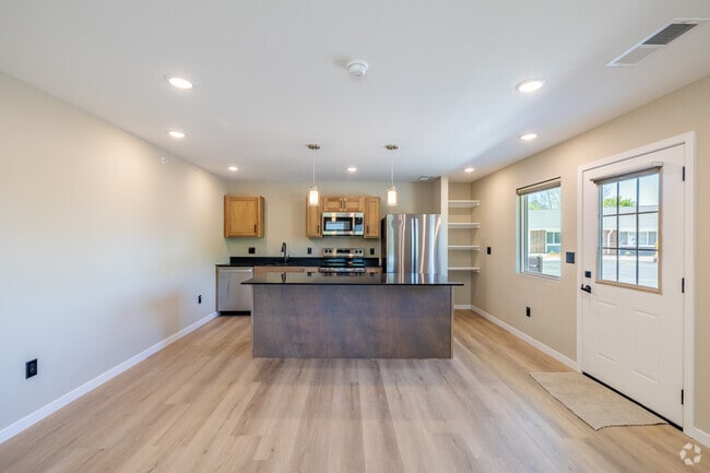 Interior Photo - Woodland Hills Townhomes – Comfortable & C...