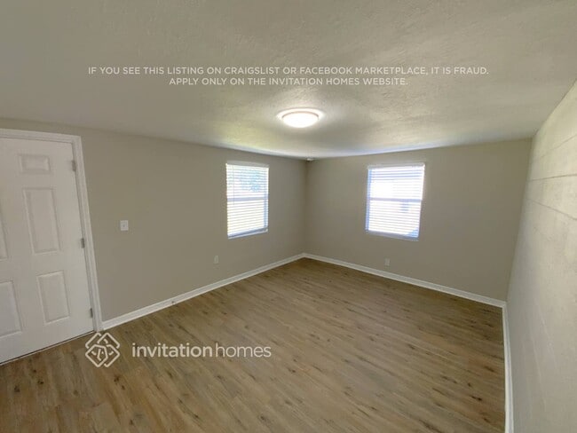 Building Photo - 8812 Camphor Dr
