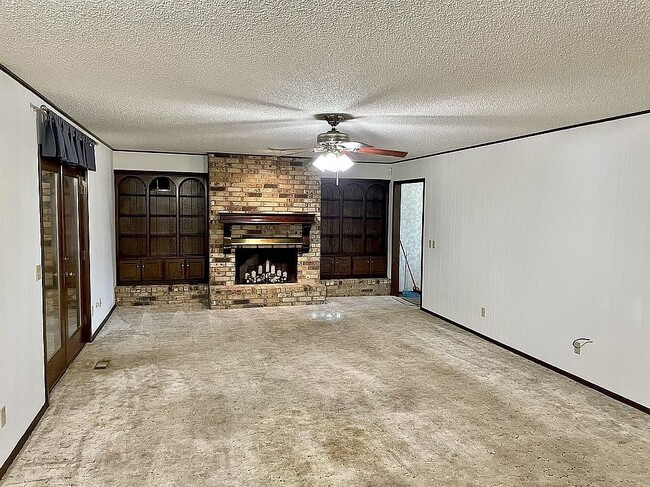 Building Photo - 116 E Lakehurst Dr