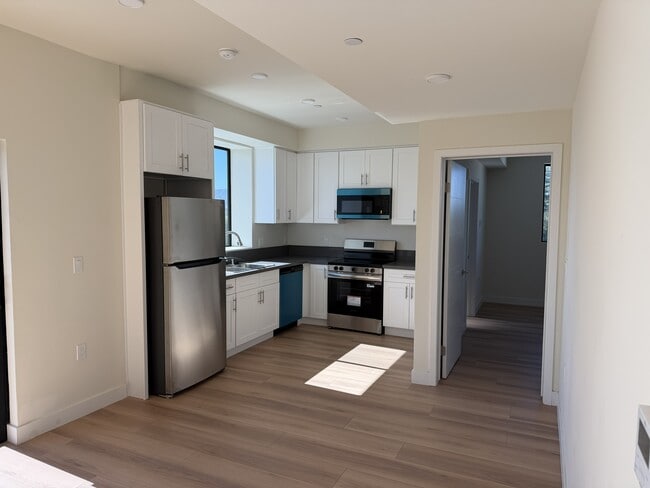 Building Photo - 14535 Weddington St