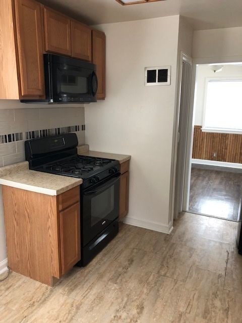 Building Photo - 3 Bedroom Single Family Home