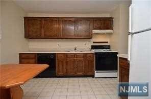 Foto del edificio - 260 Parkside Dr