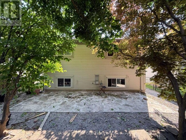 Building Photo - 145-145 N Centre Rd