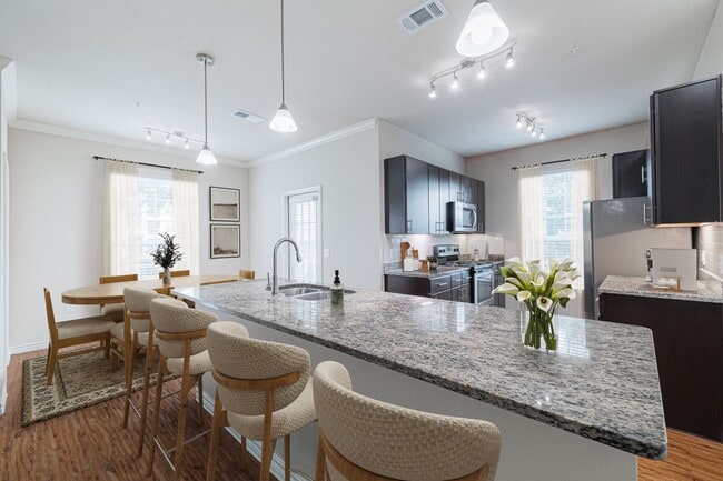 Foto del edificio - 7970 Grand