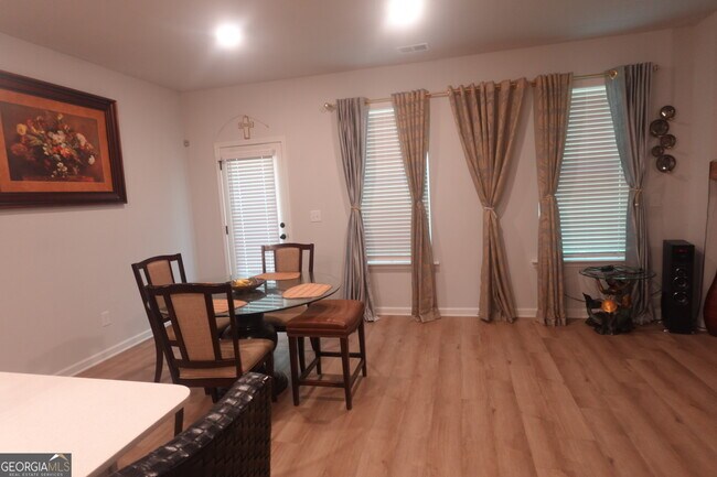 Building Photo - 175 Tulip Dr