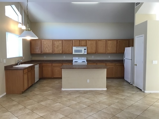 Building Photo - 1843 S 105th Dr