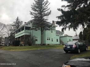 Building Photo - 600 1st St