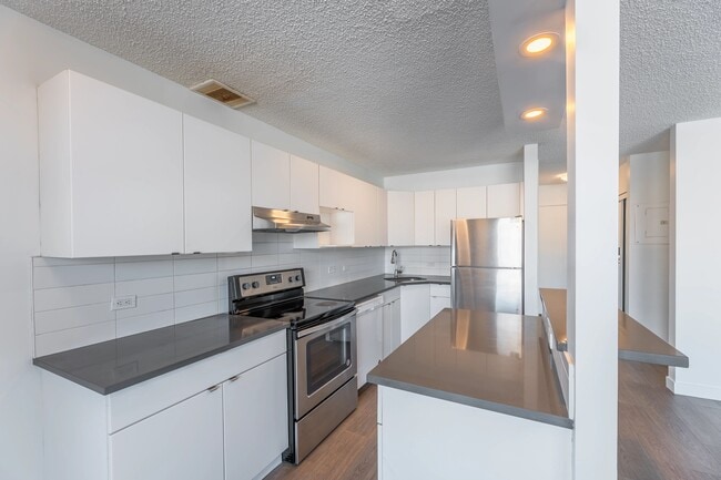 Building Photo - Forest Hills