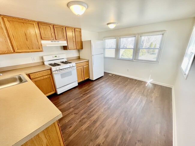Kitchen - 27 Pleasant Ct