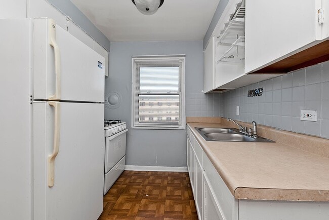 Interior Photo - 7770-78  S South Shore Drive Chicago, IL 6...