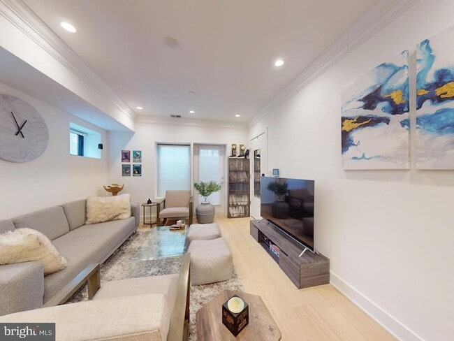 Foto del edificio - 2642 39th St NW