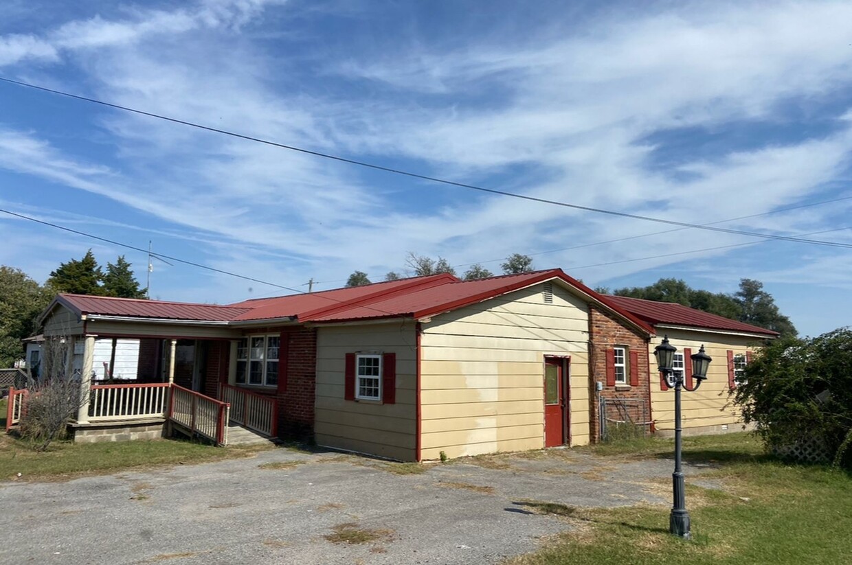 Primary Photo - Large Home! - $790 Month / $1,900 Down