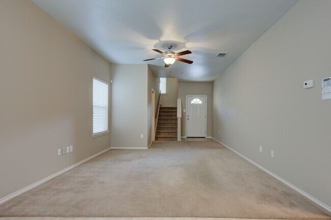 Building Photo - 5 minutes away from Medical Center!