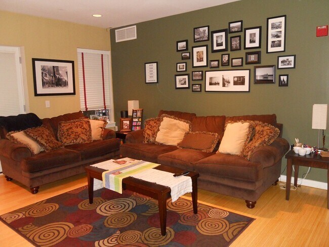 Foto del edificio - 99 Chestnut Hill Ave