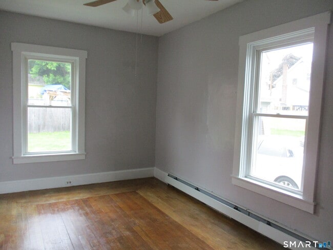 Building Photo - 105 Woodstock Ave