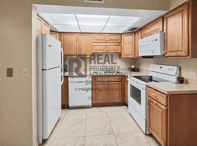 Building Photo - 12471 McGregor Blvd