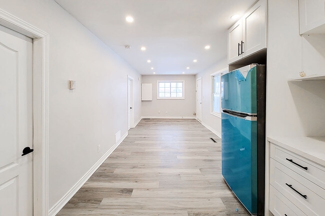 Building Photo - 2 Kline's Ave