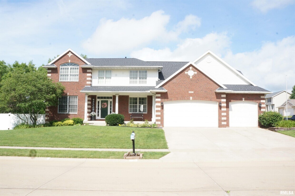 Primary Photo - 2810 Emerald Dr