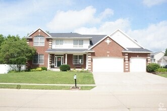 Building Photo - 2810 Emerald Dr