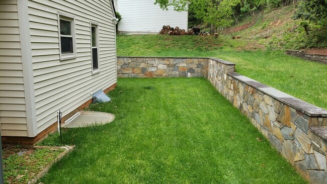 Foto del edificio - 1542 Surry Hill Ct
