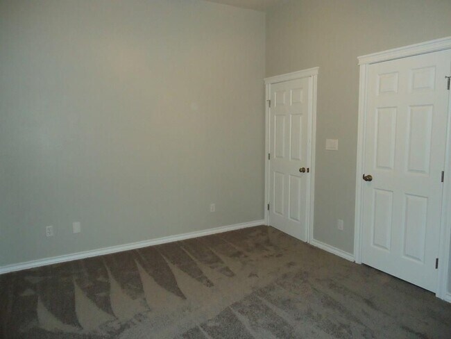Building Photo - 412 Quail Ave