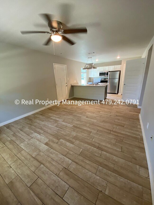 Foto del edificio - HALF OFF MOVE IN RENT!! 2 Bed 2 Bath Duplex close to Baptist Health