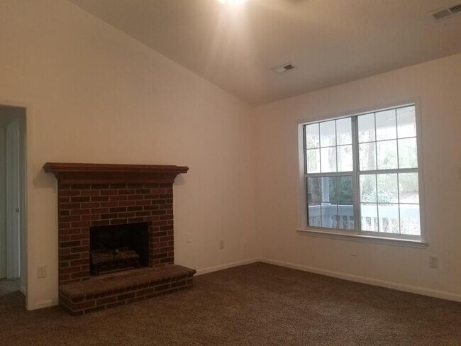 Building Photo - 135 Liberty Ln