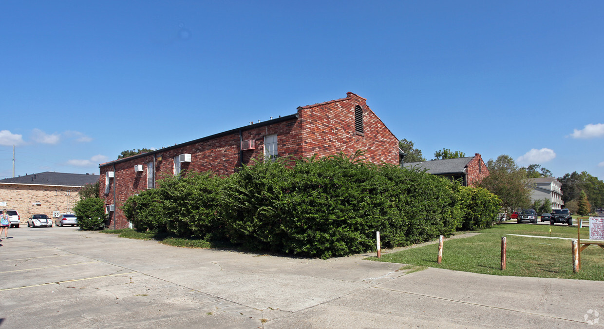 Primary Photo - College Apartments