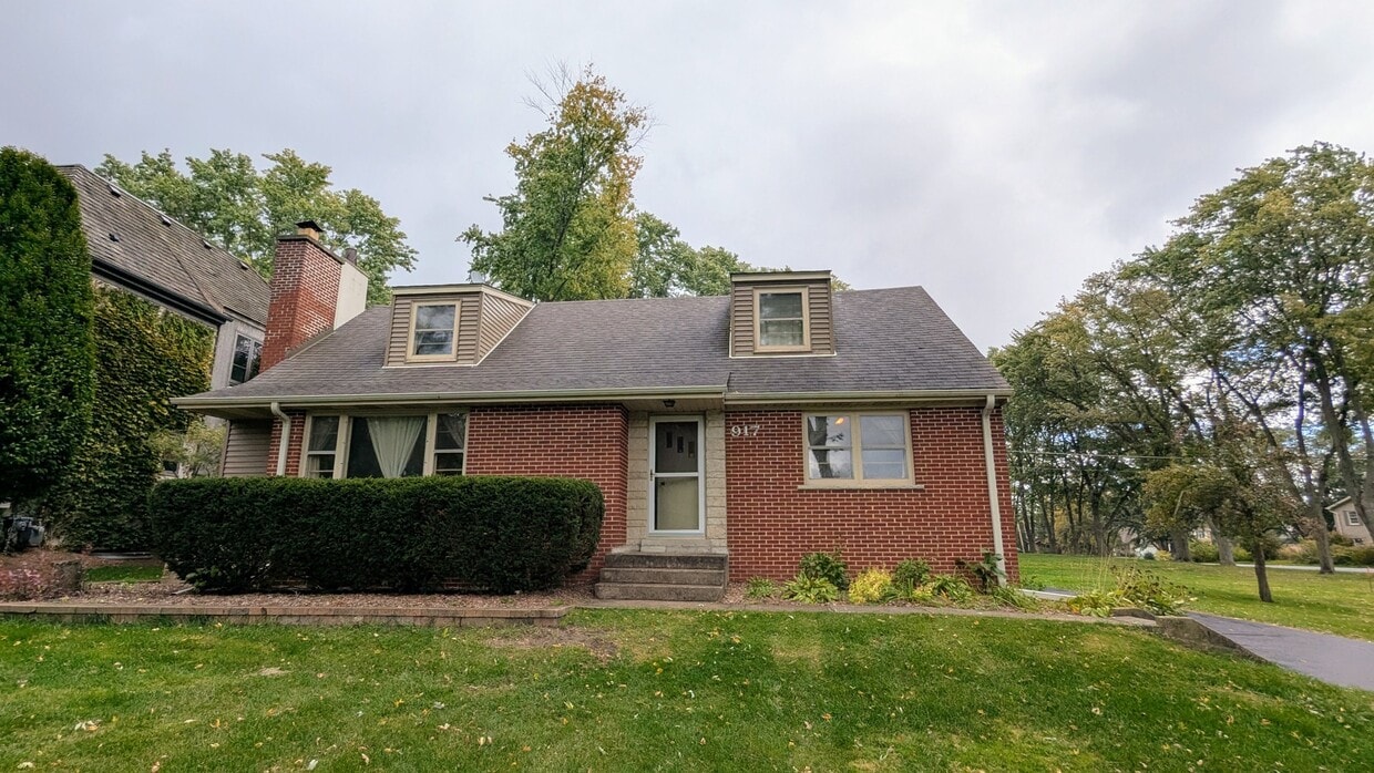 Foto principal - 917 S Summit St