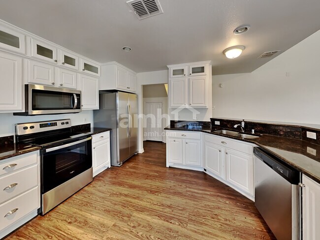 Building Photo - 3933 Evergreen Ct