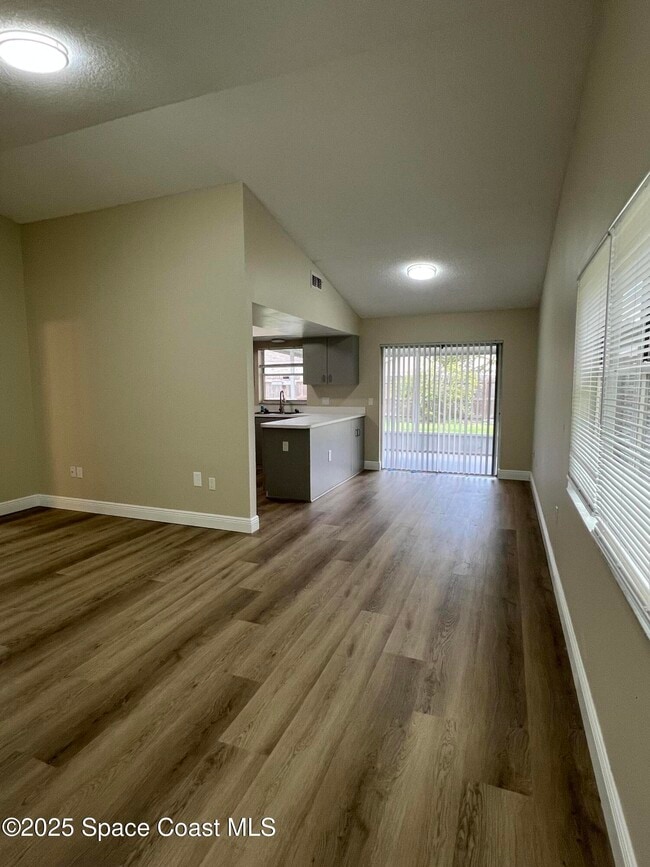 Building Photo - 3154 Dunhill Dr