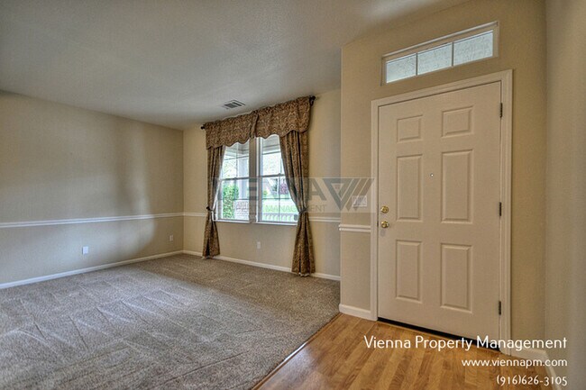 Building Photo - 2920 Fox Hill Dr