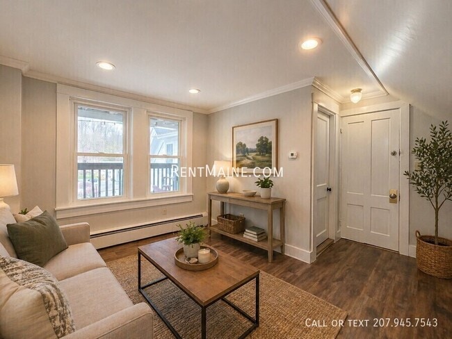 Building Photo - 64 Elm St