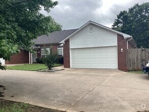 Large two car garage - 5408 S Y St