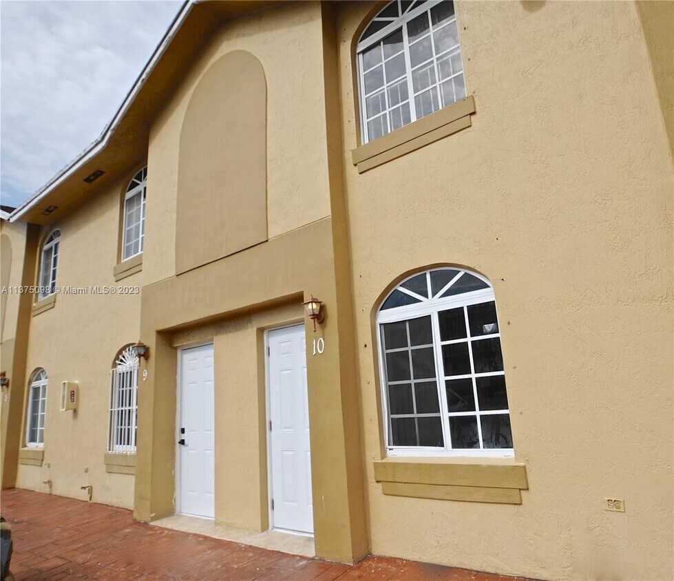 655 W 68th St, Hialeah, FL 33014 Townhouse for Rent in Hialeah, FL