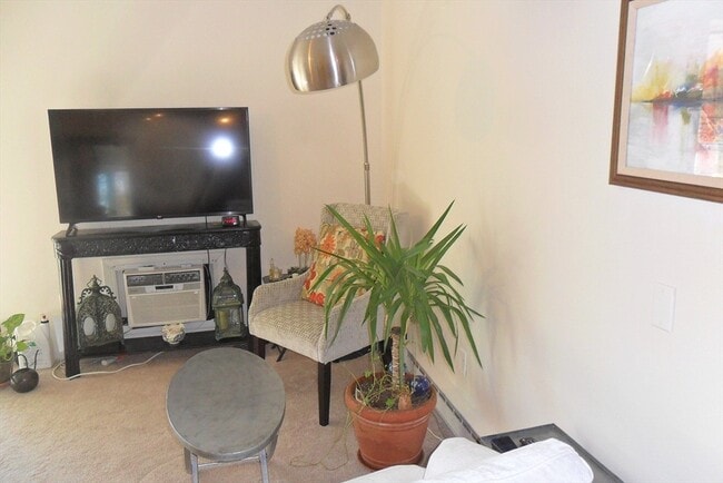 Foto del edificio - 46 Cochituate Rd