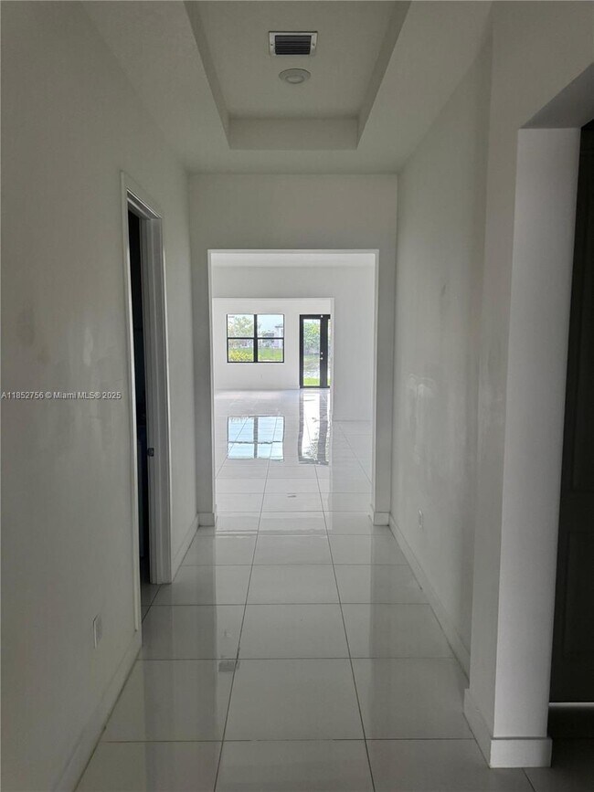 Foto del edificio - 4398 SW 173rd Ave