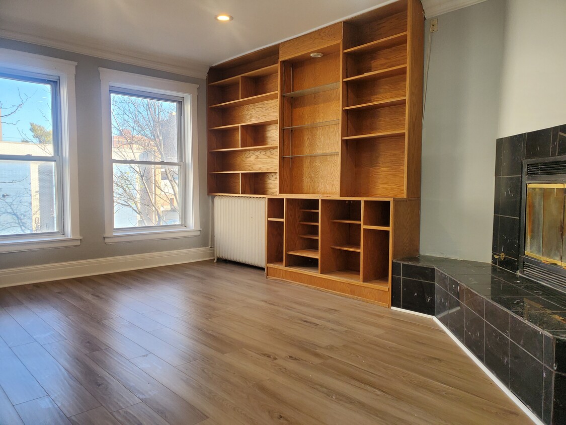 Primary Photo - 6320 N Broadway