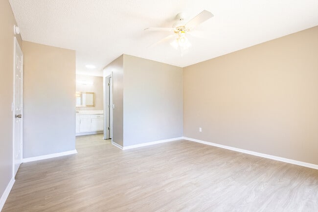 Building Photo - 1113 Loch Lomand Dr