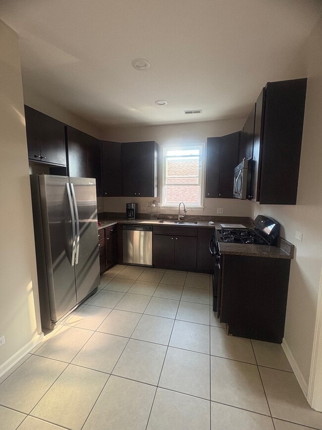 Building Photo - 2733 N Marmora Ave