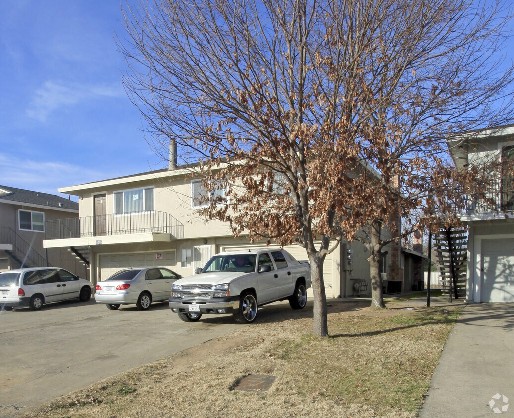 Building Photo - 4046 Fruitridge Rd