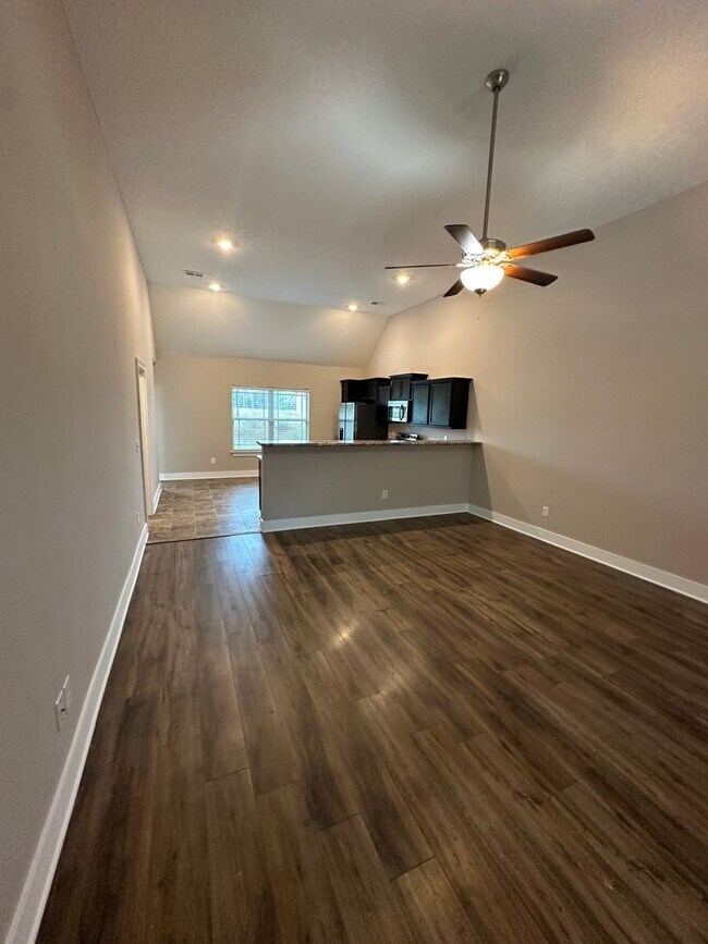 Foto del edificio - Welcome to your new 4 Bed 2.5 Bath sanctuary!