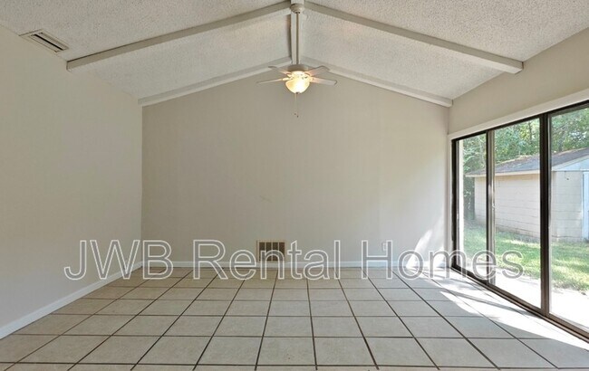 Foto del edificio - 9341 Danville Ave