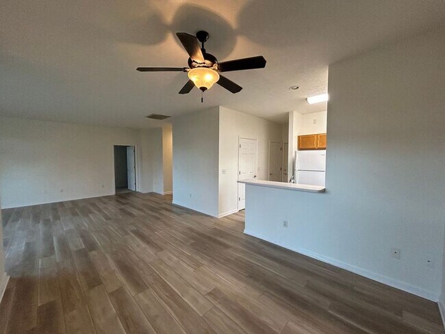 Building Photo - 325 Adamsmoor Dr