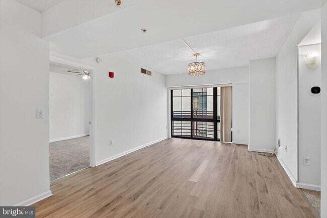 Foto del edificio - 7915 Eastern Ave NW
