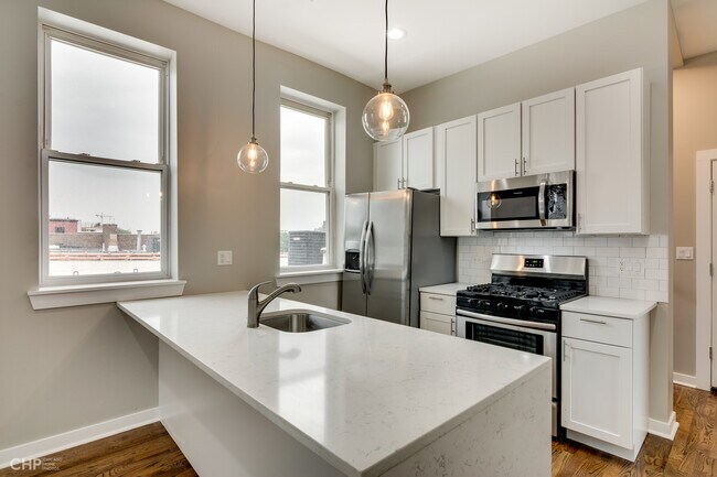Building Photo - 734 N Throop St
