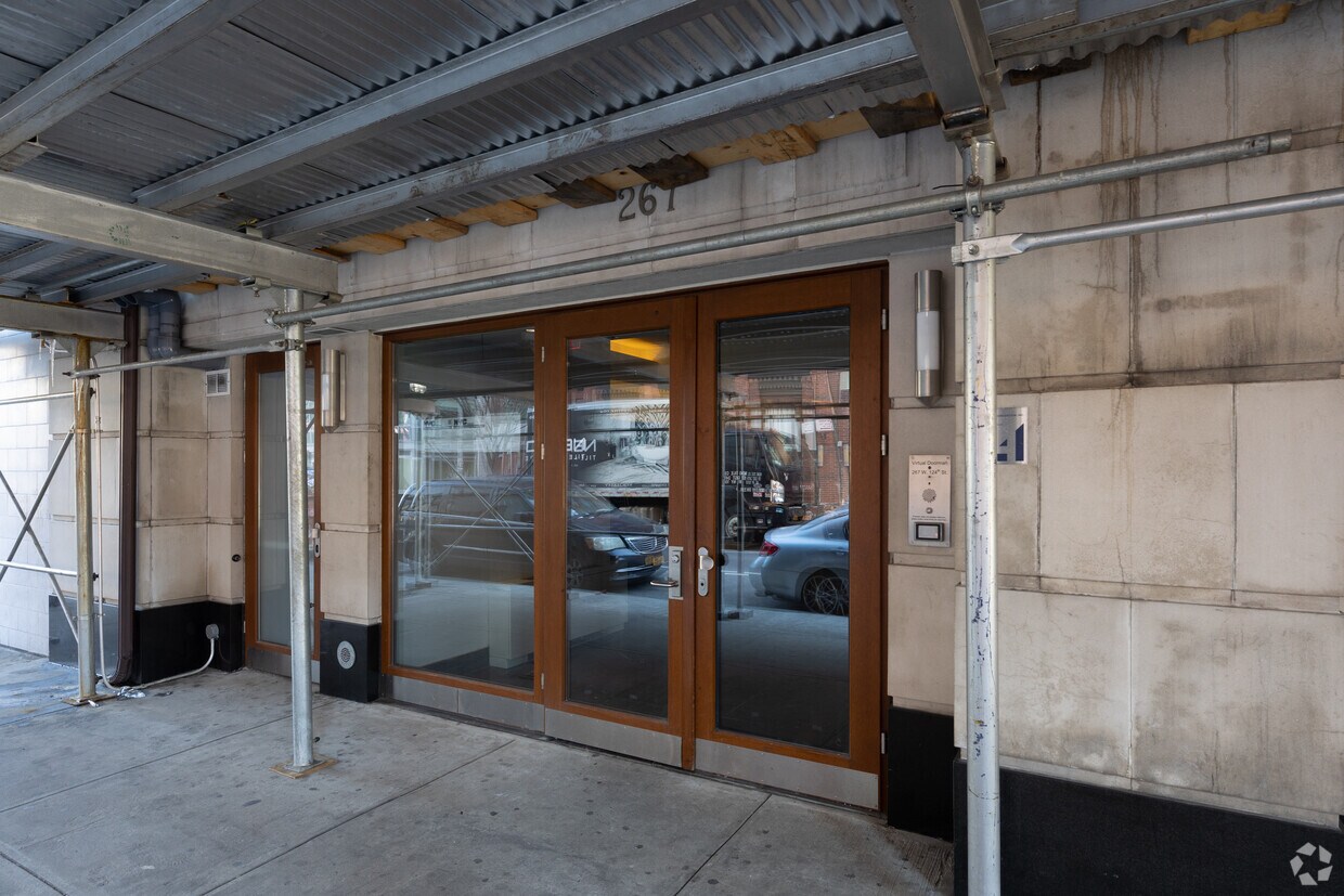 Entrada - 267 W 124th St