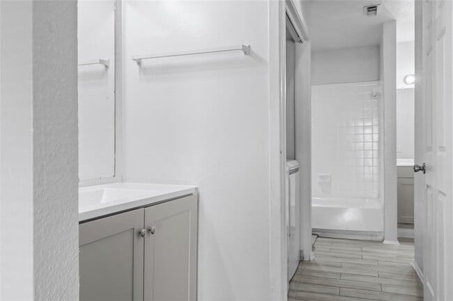 Foto del edificio - 8703 Victorian Village Dr